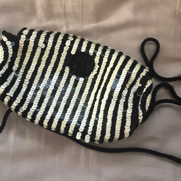 Adrienne Vittadini Black/White/cream sequin bag - Picture 3 of 3